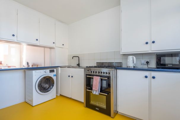 3 Bed Flat, Harold House, E2 - Photo 1