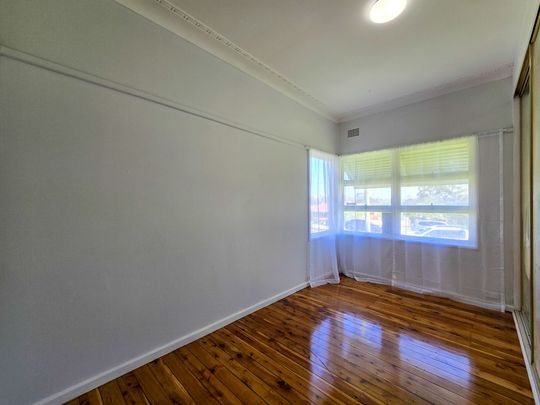 Freshly Updated Home in a Centre of Town! - Photo 1
