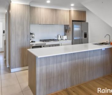 Modern 3-Bedroom Townhouse in the Heart of Coombs - Photo 5