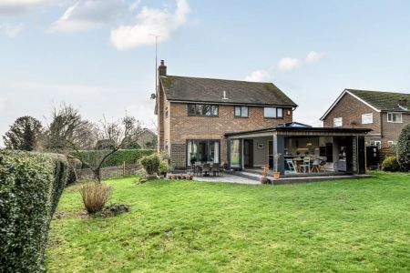 4 bedroom detached house to rent - Photo 2