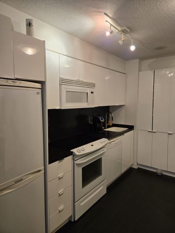 For Lease - 15 Iceboat Terrace Unit# 2011, Toronto, Ontario - Photo 4