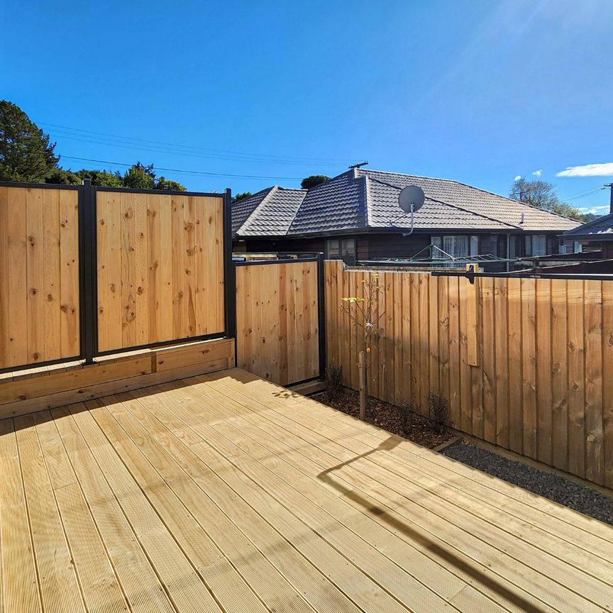 Wainuiomata, 2 bedrooms with Carpark - Photo 1