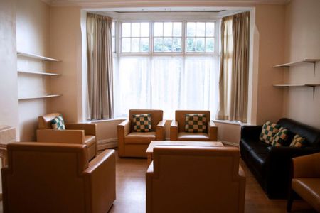 8 Bed Student Accommodation - Photo 5