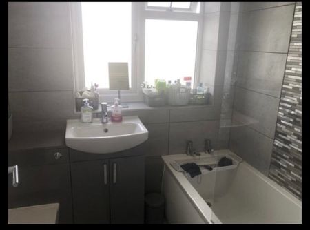 Room in a Shared House, Rivergreen, NG11 - Photo 5