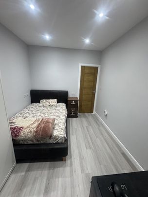 Room in a Shared House, Pinner Road, HA1 - Photo 1