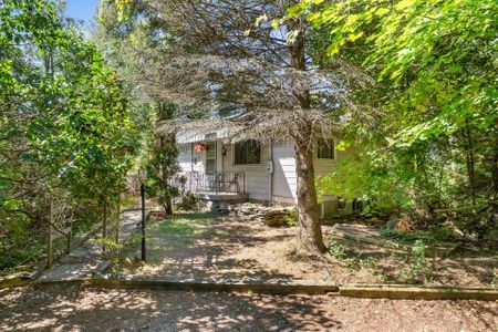 For Lease - 242 Francis Street, Kawartha Lakes, Ontario - Photo 3