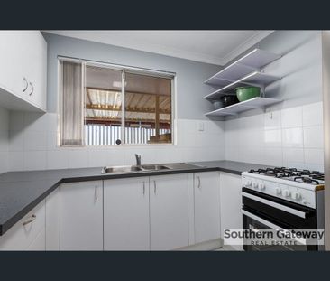 34 Sulphur Road, Parmelia, WA 6167 - Photo 4