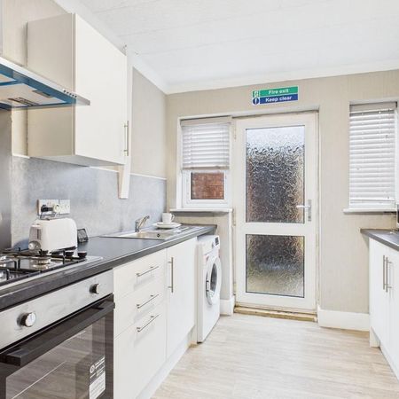 1 bedroom house of multiple occupation to rent - Photo 4