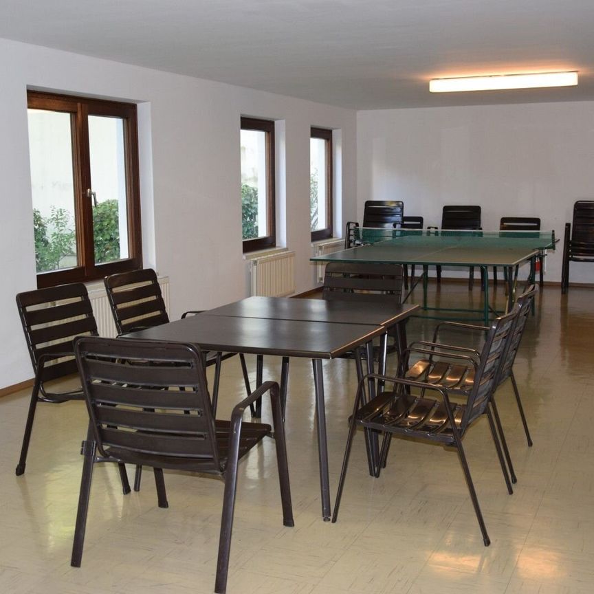 Eleganter „Retro-Style“ – Großzügige, sonnige, ruhige Wohnung mit Süd-Loggia! 2 Garagenplätze! - Photo 1