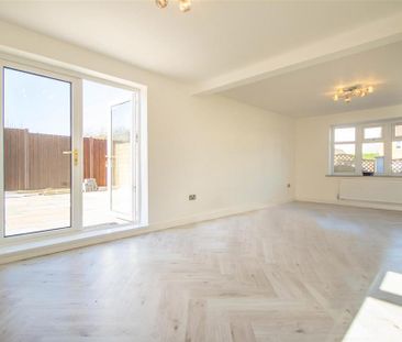 4 bedroom detached house to rent - Photo 6