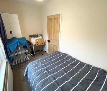 4 bedroom terraced house to rent - Photo 3