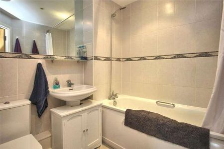 Woking, Surrey, GU21 - Photo 2