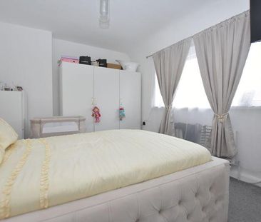2 bedroom end of terrace house to rent - Photo 3