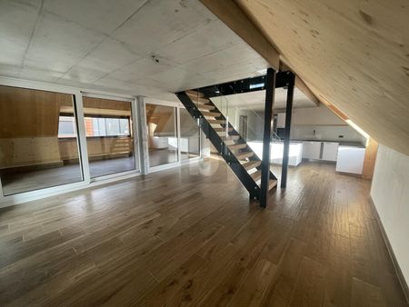 GENEROUS COMFORT WITH LOGGIA - Photo 2