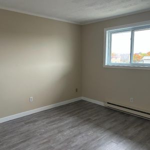 BEAU 5 1/2 - EMPLACEMENT IDÉAL - STATIONNEMENTS - Photo 2