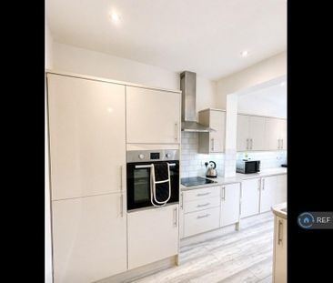1 bedroom in a house share to rent - Photo 3