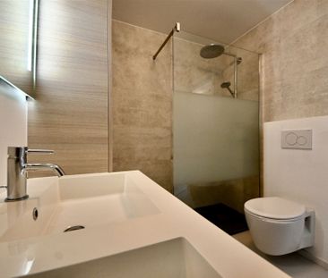 Appartement met 2 slaapkamers, terras en staanplaats. - Photo 6