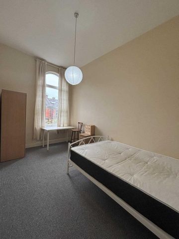 2 bedroom semi-detached house to rent - Photo 4