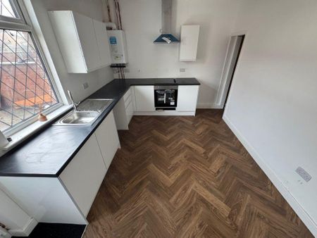 2 bedroom terraced house to rent - Photo 4