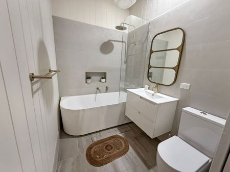 UNIQUE GARDEN OASIS - 3 BEDROOM HOME WITH STUDIO & LAKE VIEWS - Photo 4