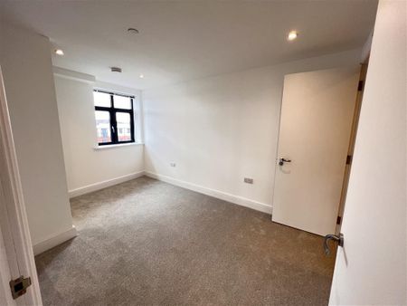 Sloane House, New Street, Aylesbury - Photo 2