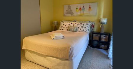 Quiet Private Villa close to beach open plan living 4 bedroom - Photo 3