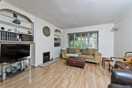 4 bedroom property to rent in Thames Ditton - Photo 4