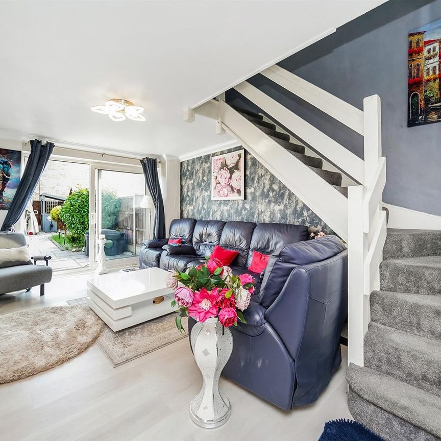 Solway, East Tilbury, Tilbury - Photo 1