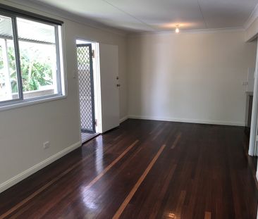 Neat & Tidy 2 Bed Unit in Annerley - Perfect for a Single or a Couple - Photo 1