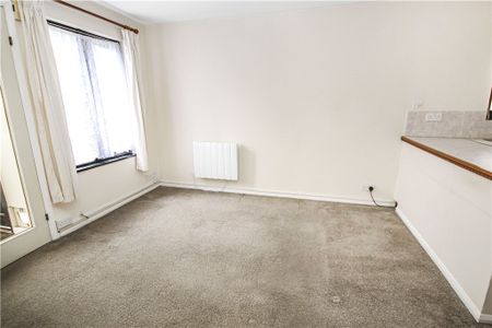 Kelly Close, Shepperton, Surrey, TW17 8RL - Photo 3