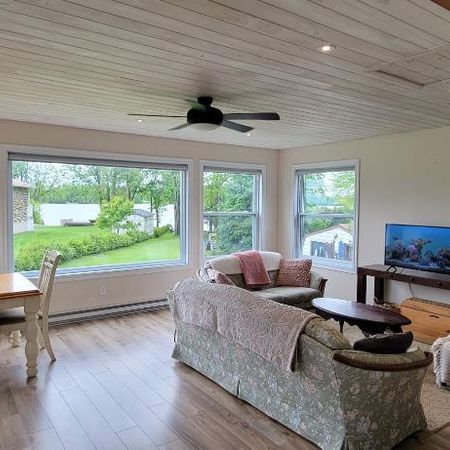 🏡 À LOUER — MAGNIFIQUE MAISON DE 3 CHAMBRES AU BORD DE L’EAU 🏡🌊 📍 Papineauville, Québec - Photo 3