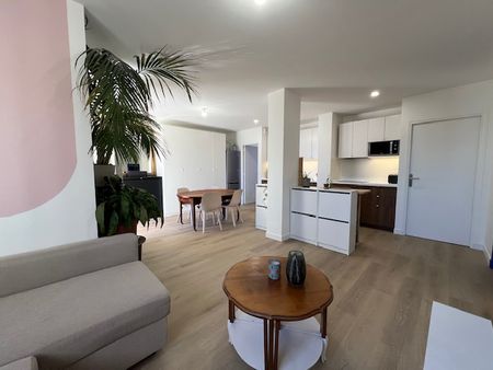 LOCATION APPARTEMENT MEUBLÉ 70,84 M2 TYPE 4 TRAVERSANT PARC MONTVERT MARSEILLE 13007 - Photo 5