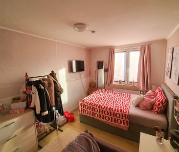 Großzügige 4-Zimmer-Maisonettewohnung mit Dachstudio in der Nienbur... - Photo 6