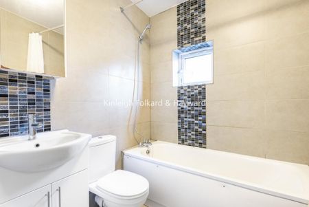 3 bedroom flat to rent - Photo 4