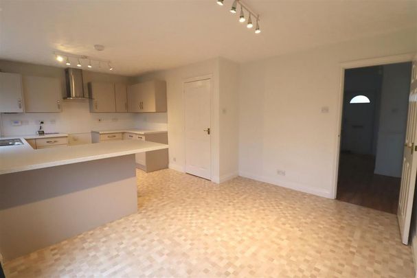 4 bedroom detached house to rent - Photo 1