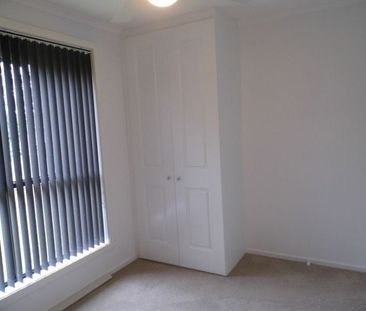 Refurbished two bedroom unit in quiet and convenient location - Photo 4