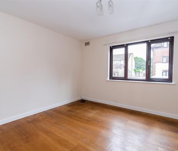 Bassetsbury Lane, High Wycombe - Photo 1