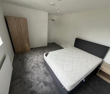 4 bedroom house of multiple occupation to rent - Photo 4