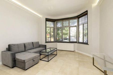 Modern Apartment - Photo 3