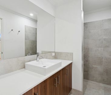 Stylish home Offering Space, Comfort and Convenience - Photo 5