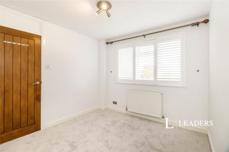 3 bedroom semi-detached house to rent - Photo 5