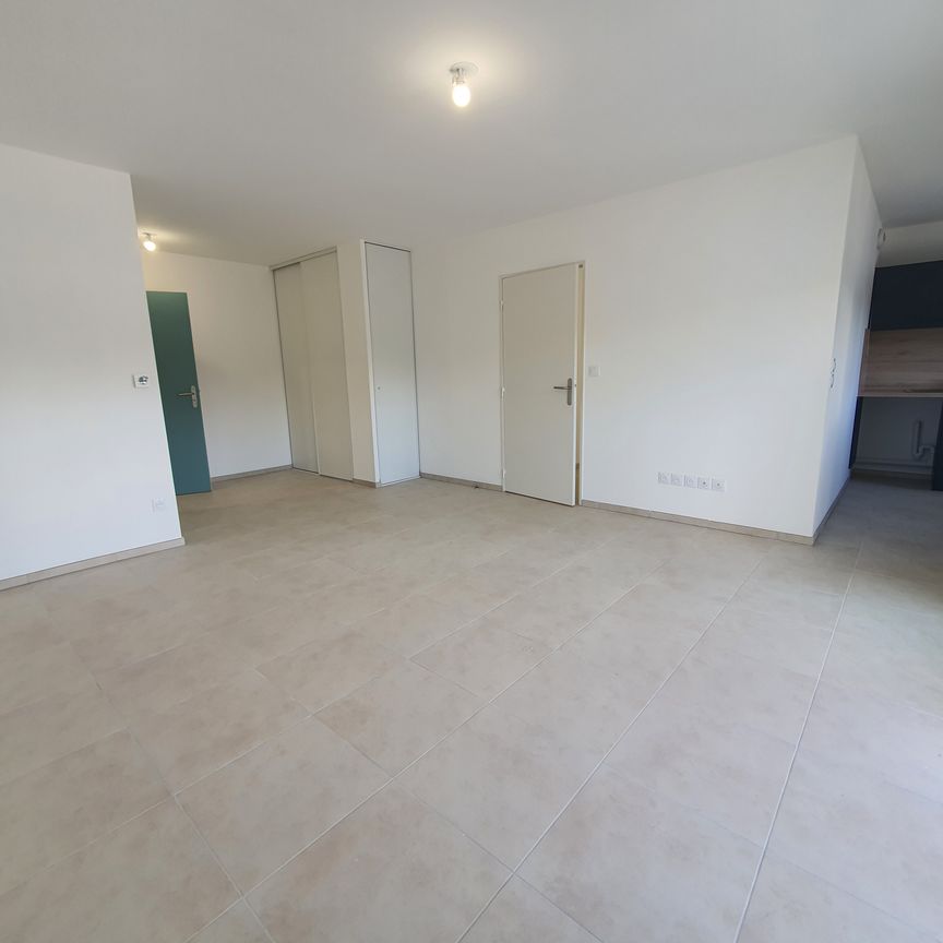 Location Appartement 3 pièces 66m² MARSEILLE 14ème - Photo 1