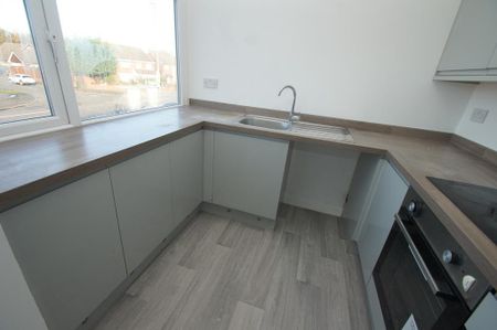 3 bedroom flat to rent - Photo 5