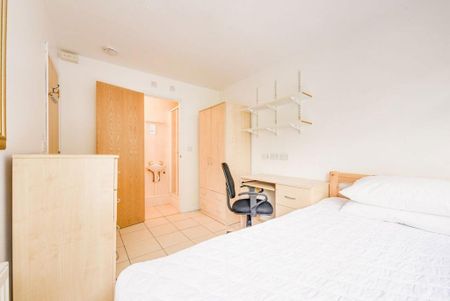 6 bedroom house to rent - Photo 4