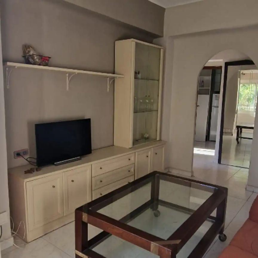 Piso de alquiler en Carrer de San Carlos, Carolinas Bajas - Photo 1