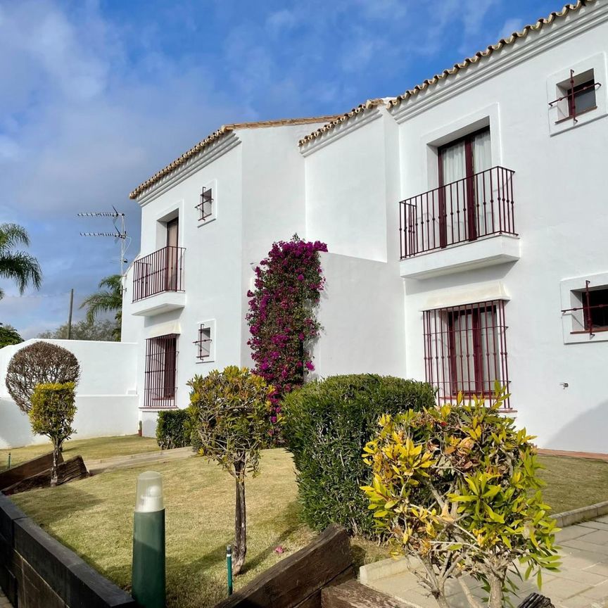 Alquiler de chalet adosado en La Alcaidesa - Photo 1