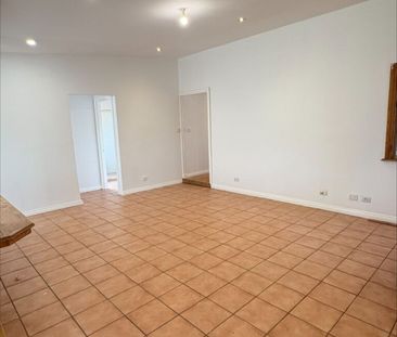 Space, access, and comfort! - Photo 2