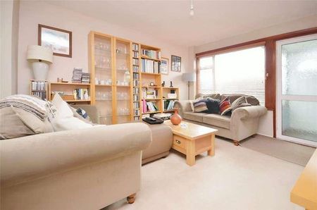 Dunster Crescent, Hornchurch, Essex, RM11 - Photo 4