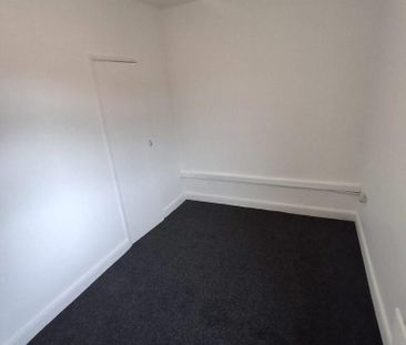 2 bedroom end of terrace house to rent - Photo 5