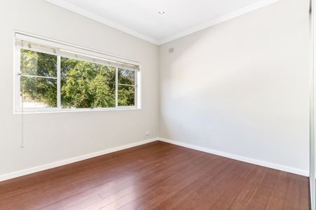 Stylish One-Bedroom Unit in Prime Coastal Location - Photo 3